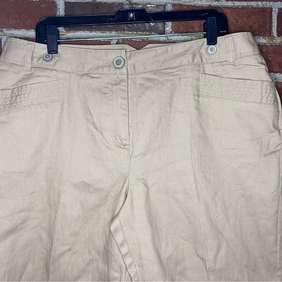 Cato Women's Khaki Dressy Bermuda Plus Shorts Size 16 - Picture 2 of 8